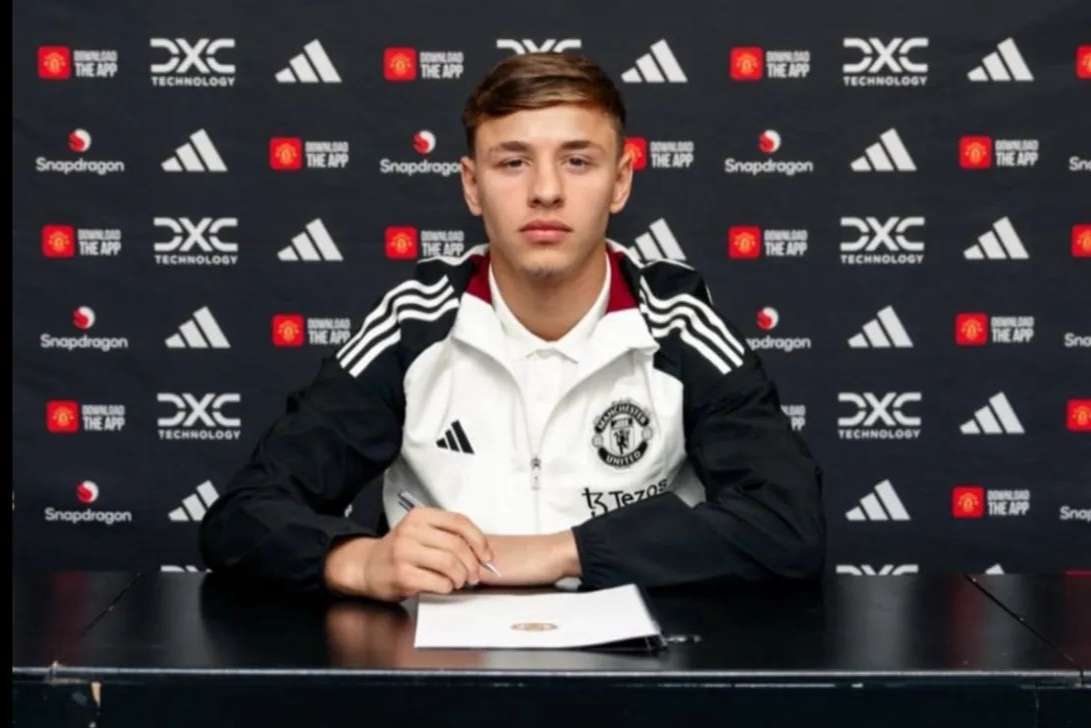 17岁天才引爆老特拉福德！曼联挖到未来球王？