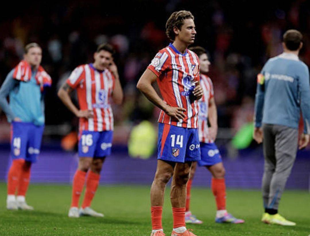 曝54岁西蒙尼考虑辞职！短短21天马竞3线崩盘：被皇马巴萨轮着揍