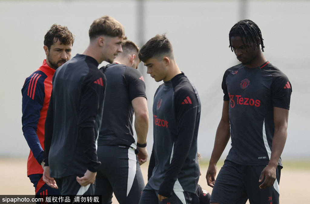 绝了！曼联“抬”纽卡进欧冠，希勒隔空喊话太扎心！红魔球迷：我们呢？